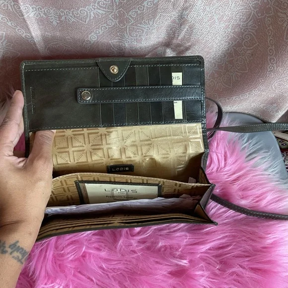 Lodis RFID Crossbody Leather Wallet NWOT - Picture 3 of 7